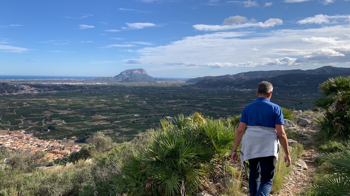 Wandelen natuur uitzicht zee berg